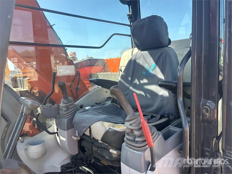 Hitachi ZX135US-5B Tracked Excavator Crawler excavators