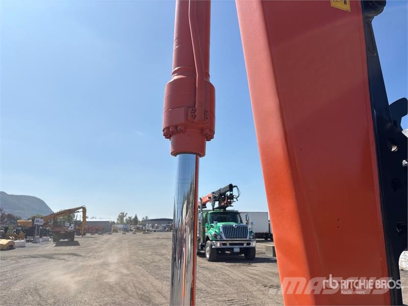 Hitachi ZX135US-5B Tracked Excavator Crawler excavators