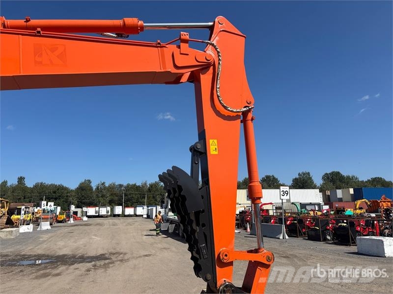 Hitachi ZX135US-5B Tracked Excavator Crawler excavators