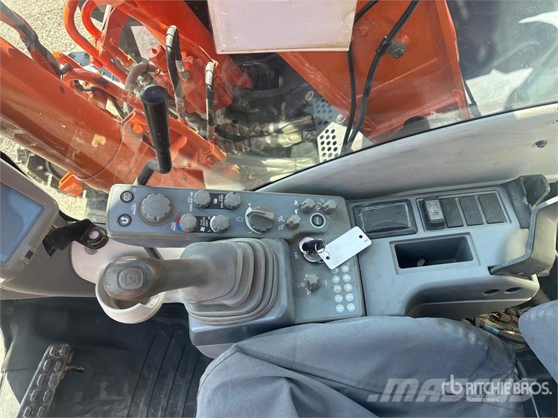 Hitachi ZX135US-5B Tracked Excavator Crawler excavators