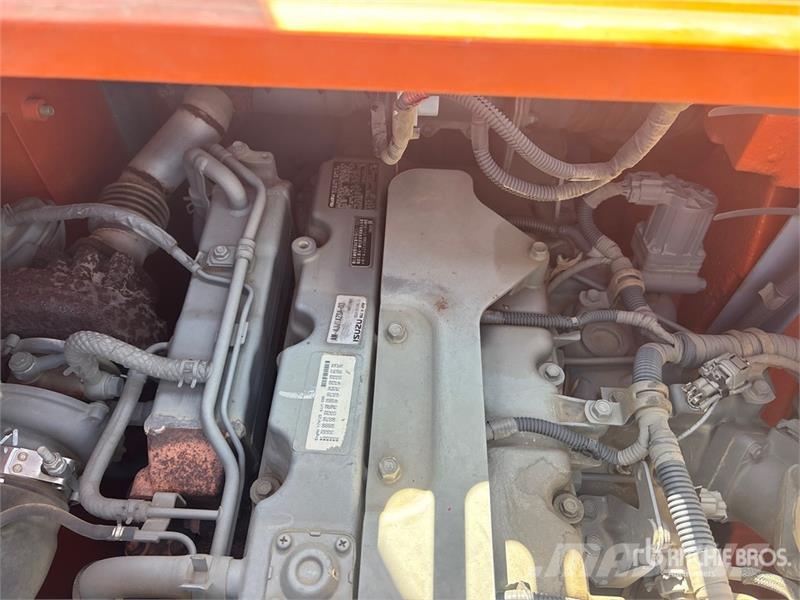 Hitachi ZX135US-5B Tracked Excavator Crawler excavators