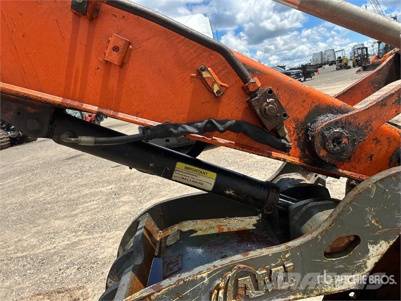 Hitachi ZX135US-5N Tracked Excavator (Inoperable) 履帶式 挖土機/掘鑿機/挖掘機