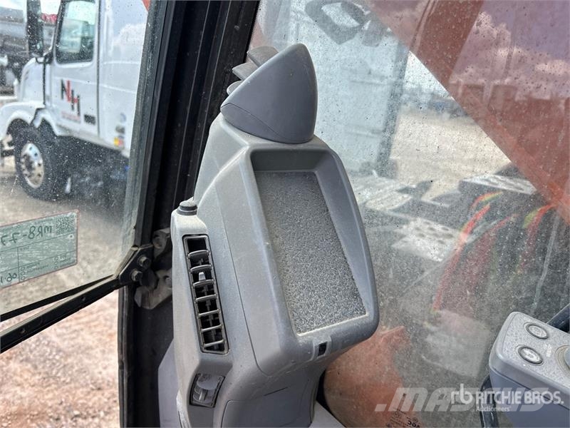Hitachi ZX135US-5N Tracked Excavator (Inoperable) 履帶式 挖土機/掘鑿機/挖掘機