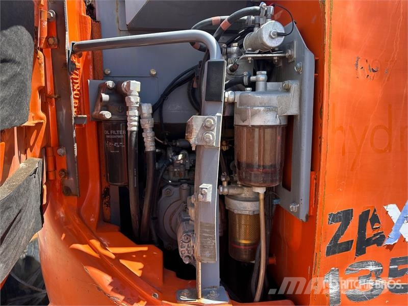 Hitachi ZX135US-5N Tracked Excavator (Inoperable) 履帶式 挖土機/掘鑿機/挖掘機