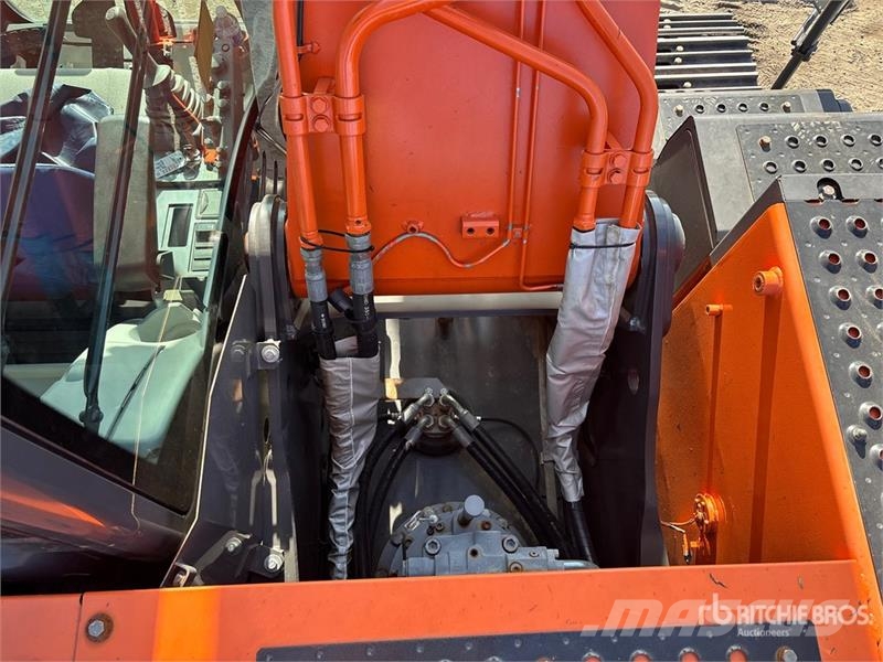 Hitachi ZX200-6 Tracked Excavator 履带挖掘机