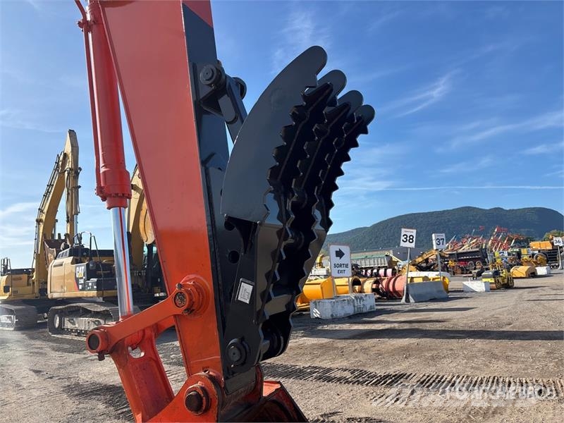 Hitachi ZX200-6 Tracked Excavator 履带挖掘机