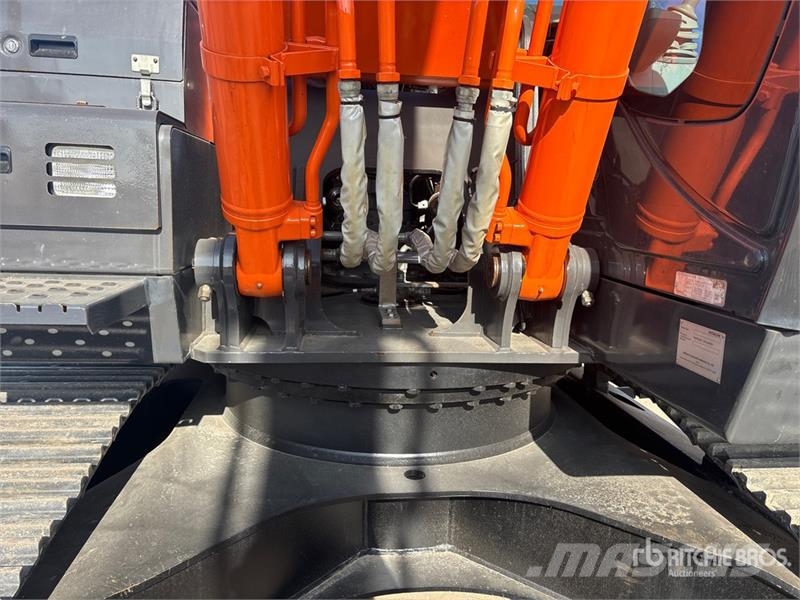 Hitachi ZX200-6 Tracked Excavator 履带挖掘机