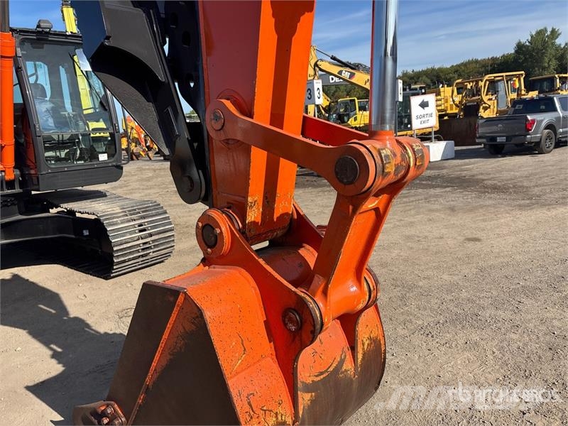 Hitachi ZX200-6 Tracked Excavator 履带挖掘机