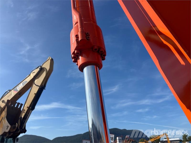 Hitachi ZX200-6 Tracked Excavator 履带挖掘机