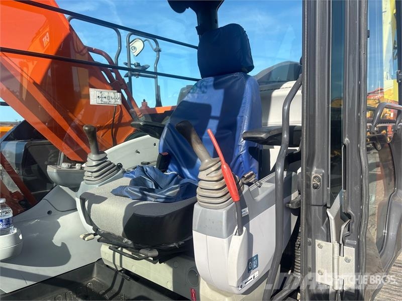 Hitachi ZX200-6 Tracked Excavator 履带挖掘机
