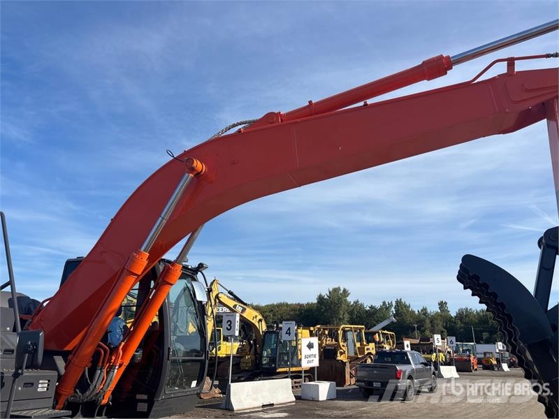 Hitachi ZX200-6 Tracked Excavator 履带挖掘机