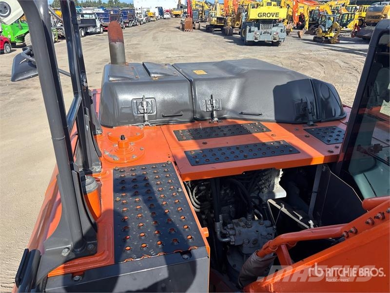Hitachi ZX200-6 Tracked Excavator 履带挖掘机