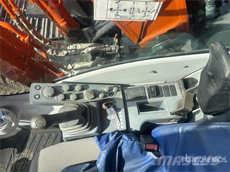 Hitachi ZX200-6 Tracked Excavator 履带挖掘机