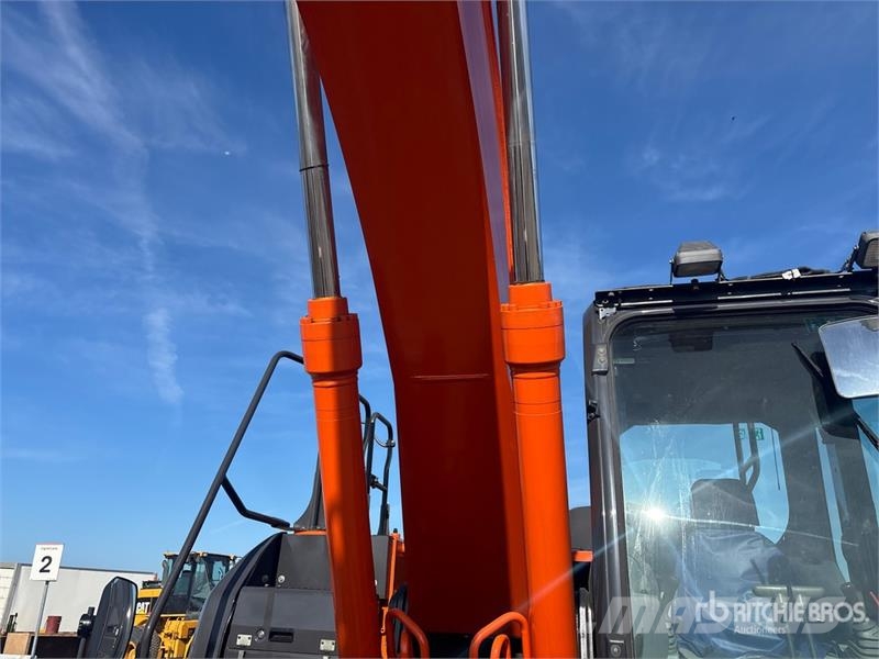 Hitachi ZX200-6 Tracked Excavator 履带挖掘机