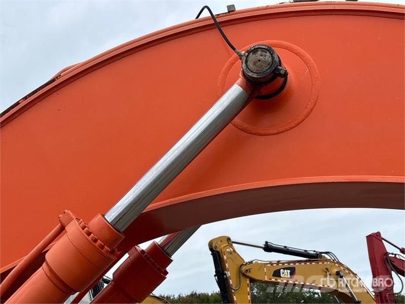 Hitachi ZX200LC-3 Tracked Excavator Lánctalpas kotrók