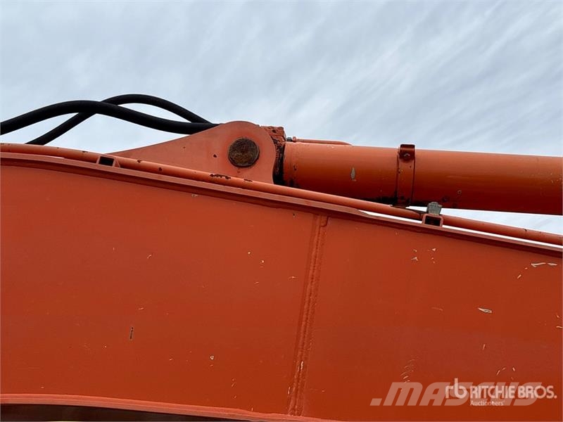 Hitachi ZX200LC-3 Tracked Excavator Lánctalpas kotrók