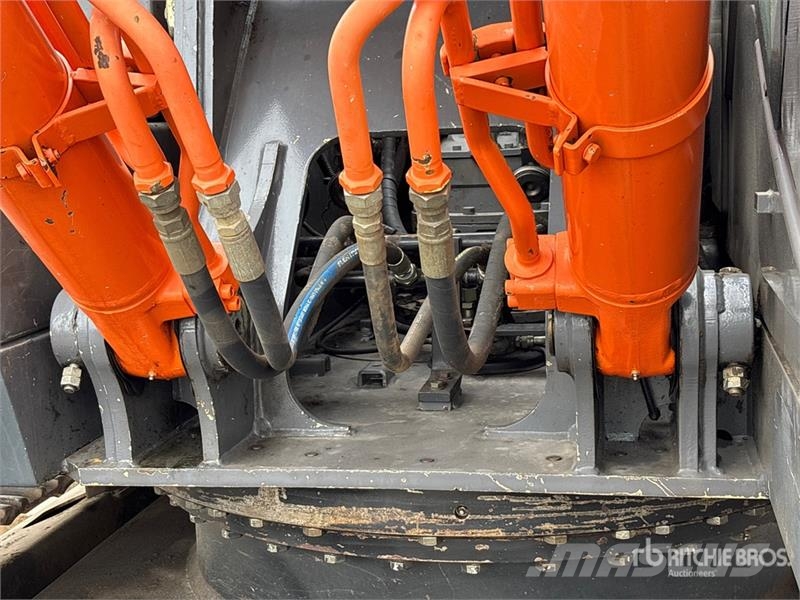 Hitachi ZX200LC-3 Tracked Excavator Lánctalpas kotrók