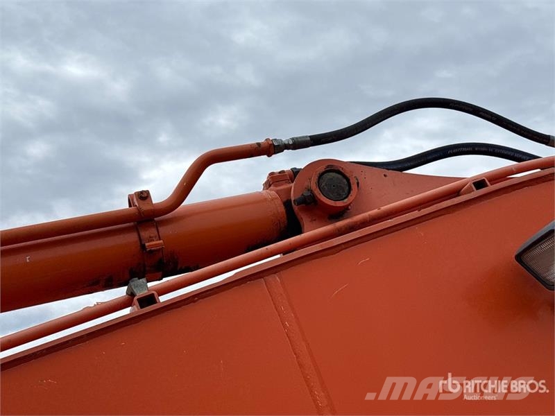 Hitachi ZX200LC-3 Tracked Excavator Lánctalpas kotrók