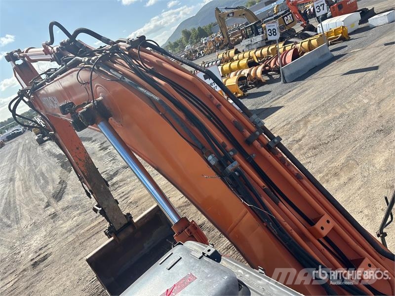 Hitachi ZX210LC-5N Roomikekskavaatorid