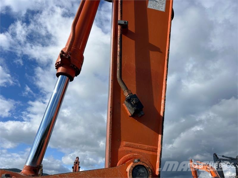 Hitachi ZX300LC-6N Tracked Excavator Crawler excavators