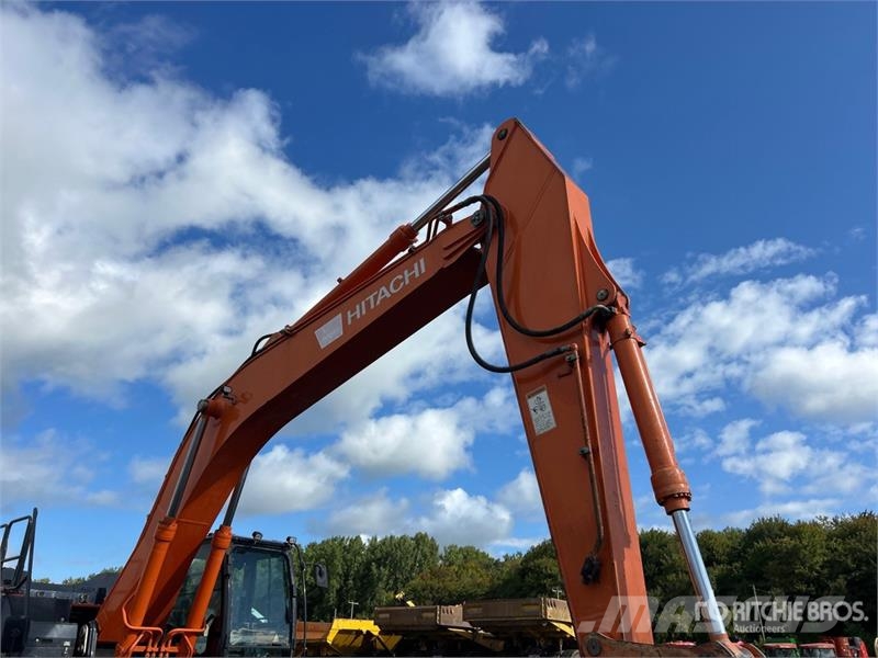 Hitachi ZX300LC-6N Tracked Excavator Crawler excavators