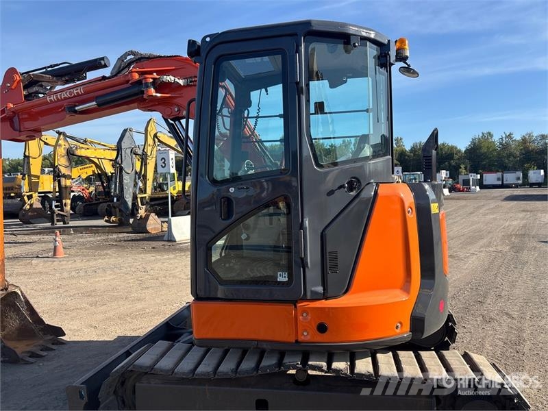 Hitachi ZX55UR-5B Mini Excavator Mini excavatoare < 7t