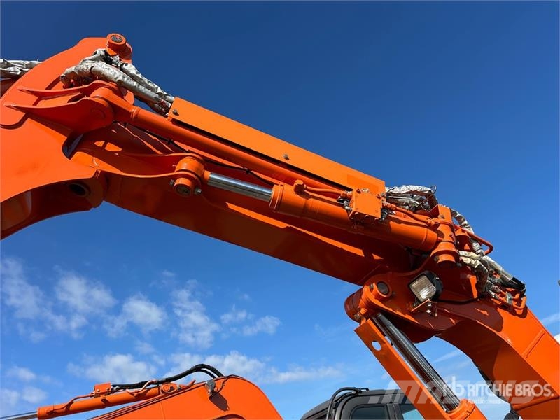 Hitachi ZX75UR-5B Tracked Excavator Crawler excavators
