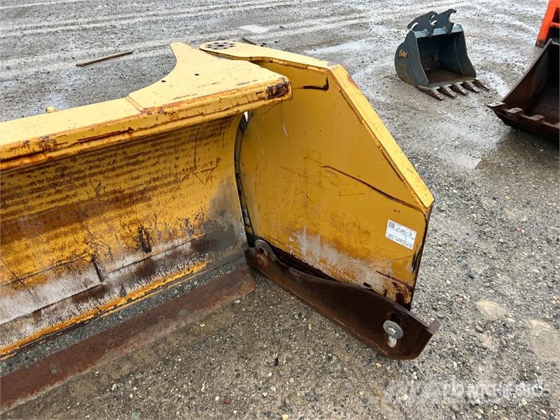 HLA 10-16 ft Snow Plow حراثات ونصول الجليد