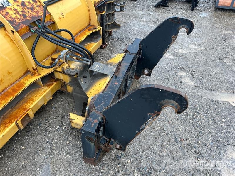 HLA 10-16 ft Snow Plow حراثات ونصول الجليد