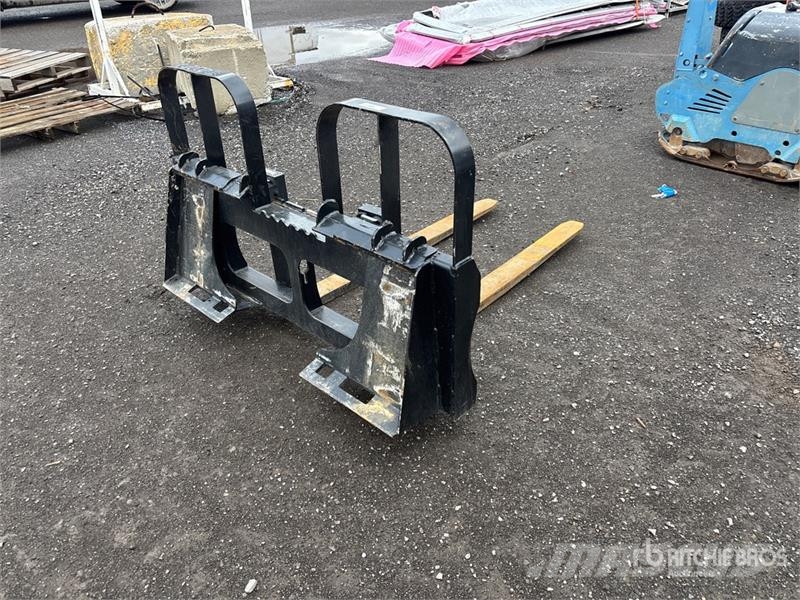 HLA 48 in Skid Steer Forks 지게차