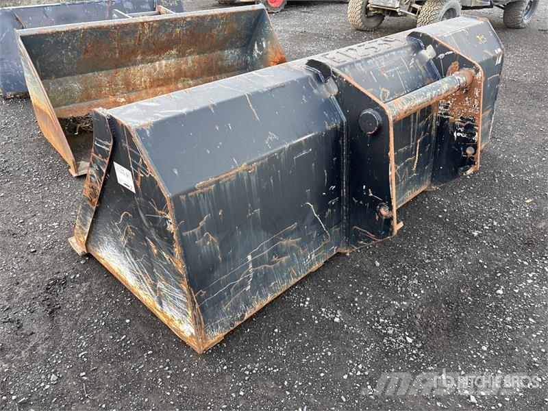 HLA 96 in Telehandler Bucket دلاء