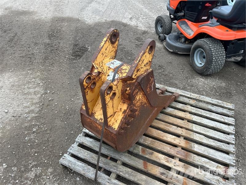HLA C580SM 16 in Excavator Bucket Ковші