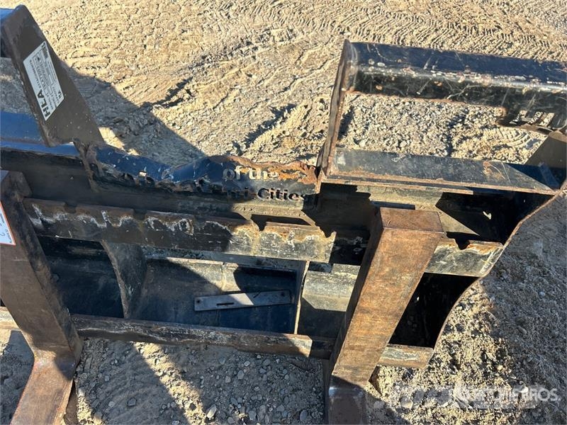 HLA HD20NFBO463 35 in Skid Steer Forks Fourche