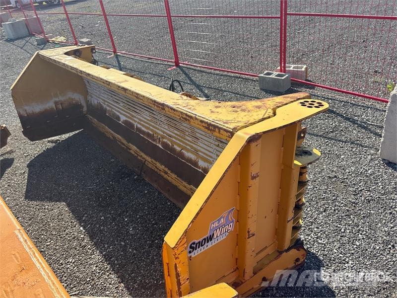 HLA SB5200 16 ft 2 Way Snow Plow حراثات ونصول الجليد