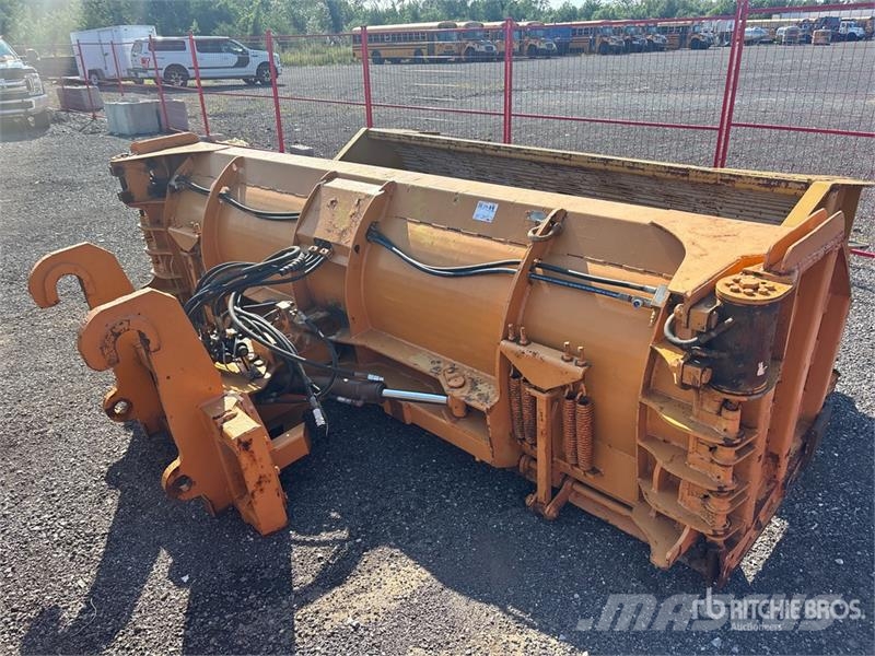HLA SB5200 18 ft 2 Way Snow Plow حراثات ونصول الجليد