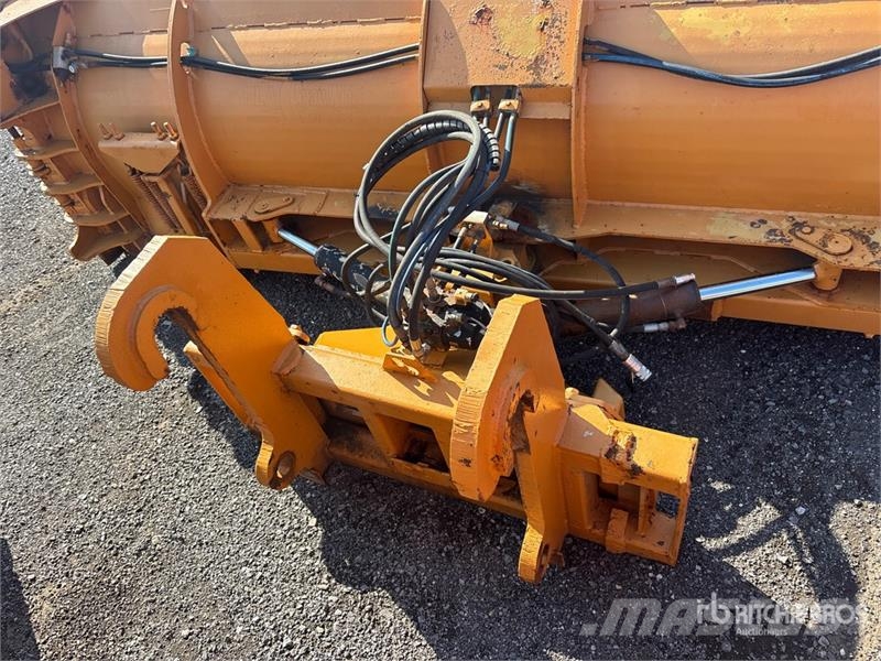 HLA SB5200 18 ft 2 Way Snow Plow حراثات ونصول الجليد