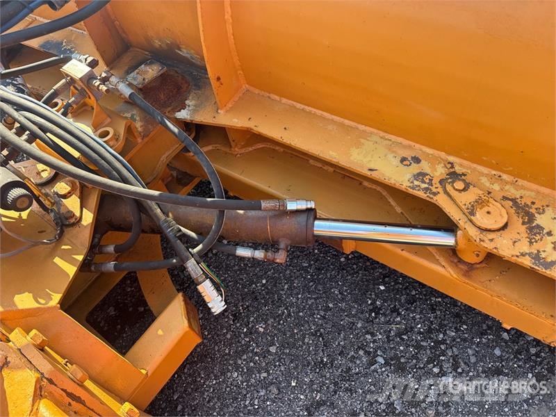 HLA SB5200 18 ft 2 Way Snow Plow حراثات ونصول الجليد