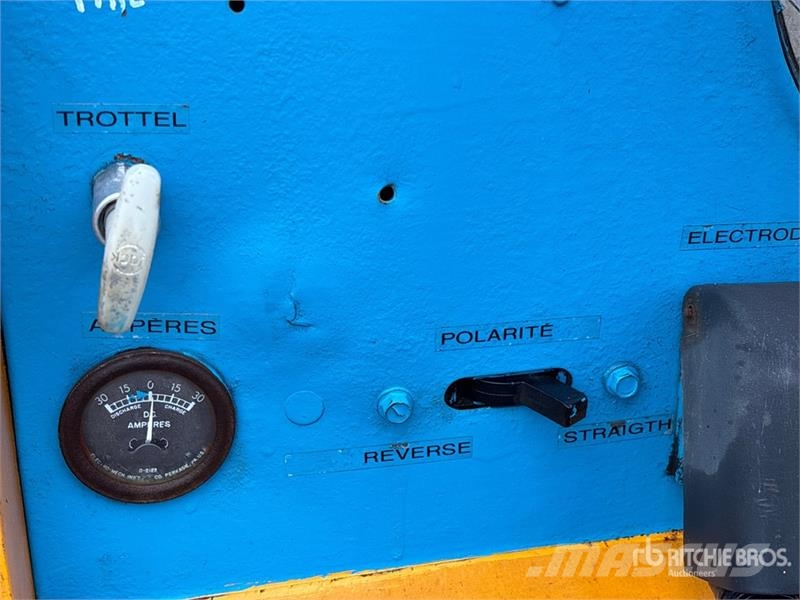 Hobart Brothers D-400 Electric Welder Schweissgeräte