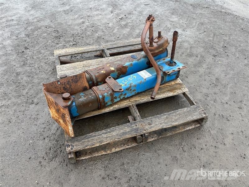  Holland Mack V 30 in Trailer Landing Gear مكونات أخرى