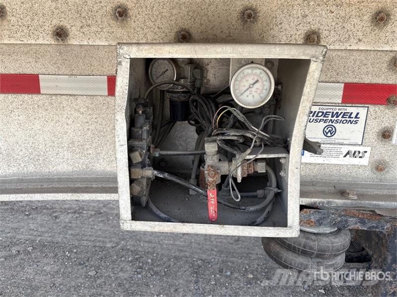Homebuilt 53 ft T/A Flatbed Trailer (Inoperable) Plataforma plana/laterales abatibles
