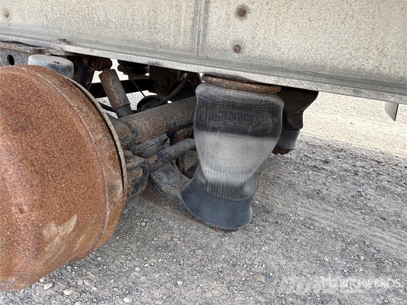 Homebuilt 53 ft T/A Flatbed Trailer (Inoperable) Plataforma plana/laterales abatibles
