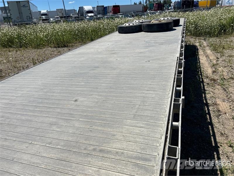Homebuilt 53 ft T/A Flatbed Trailer (Inoperable) Plataforma plana/laterales abatibles