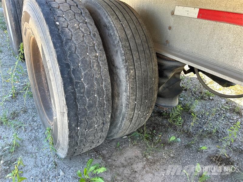 Homebuilt 53 ft T/A Flatbed Trailer (Inoperable) Plataforma plana/laterales abatibles