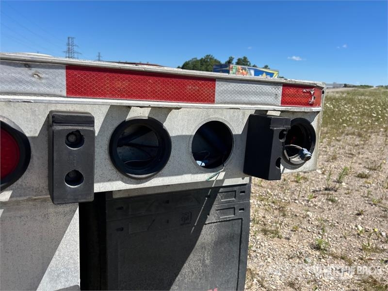 Homebuilt 53 ft T/A Flatbed Trailer (Inoperable) Plataforma plana/laterales abatibles
