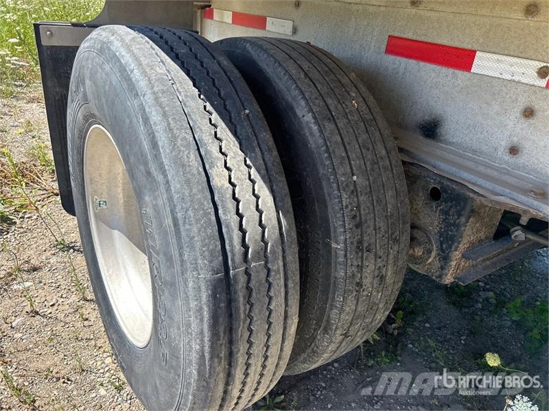 Homebuilt 53 ft T/A Flatbed Trailer (Inoperable) Plataforma plana/laterales abatibles