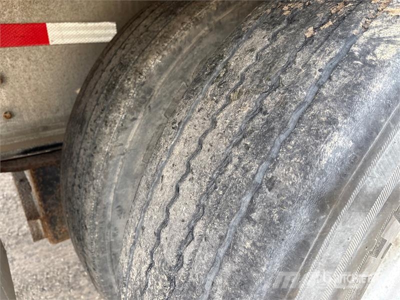 Homebuilt 53 ft T/A Flatbed Trailer (Inoperable) Plataforma plana/laterales abatibles