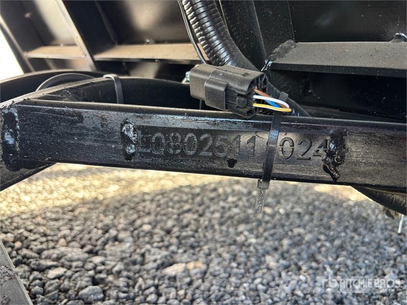  HQ80 Electric White Four-Seater Golf Cart (Unused) عربات الجولف