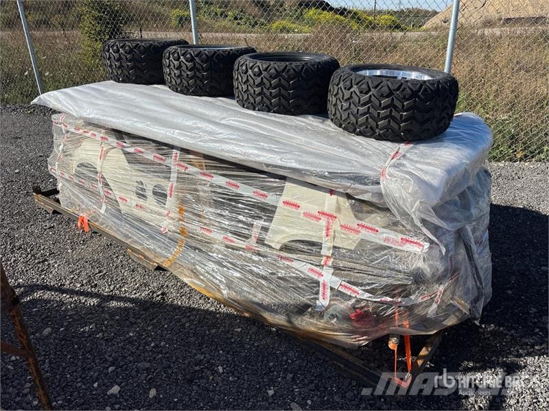  HQ80 Electric White Four-Seater Golf Cart (Unused) عربات الجولف