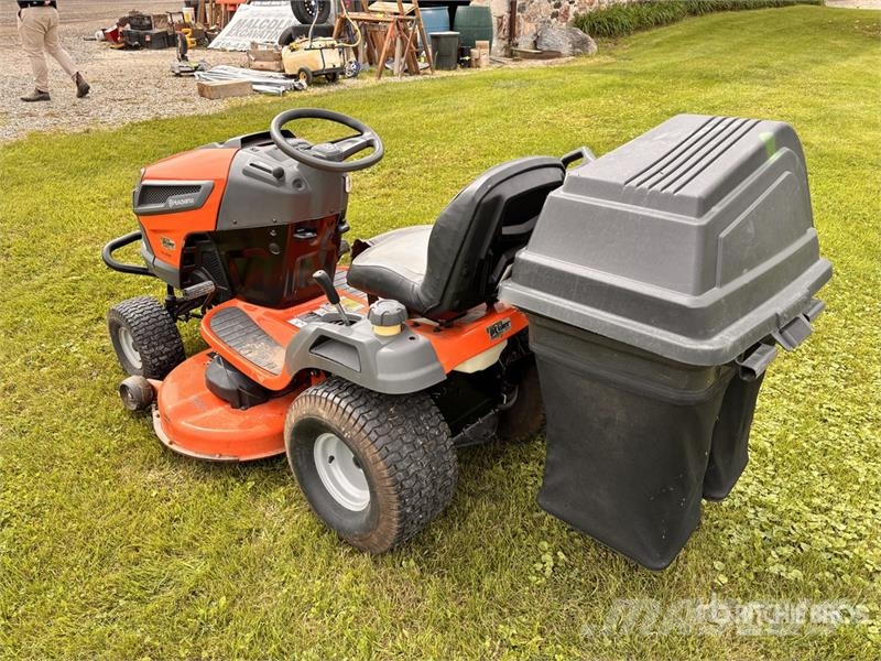 Husqvarna TF146XK 4x2 Ride-On Lawn Mower Traktorklippere