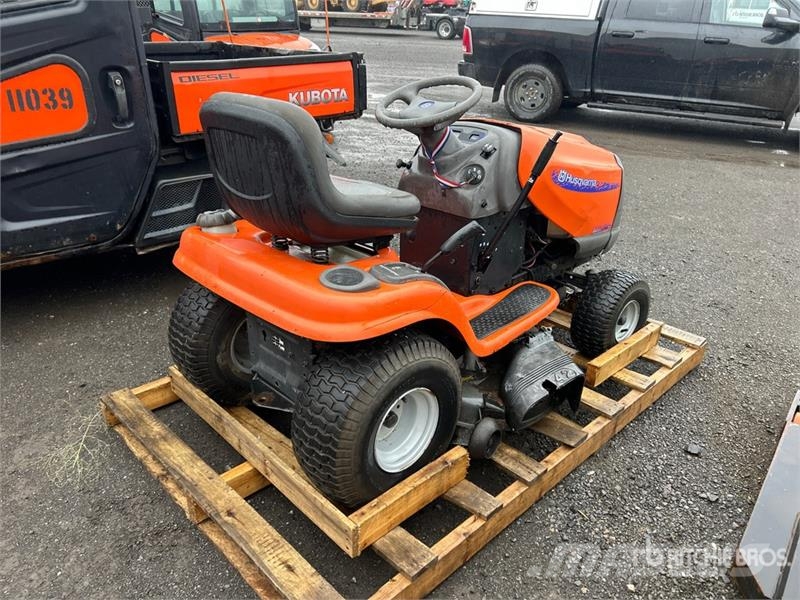 Husqvarna YTH1842 4x2 Ride-On Lawn Mower 乗用・自走モア/芝刈り機